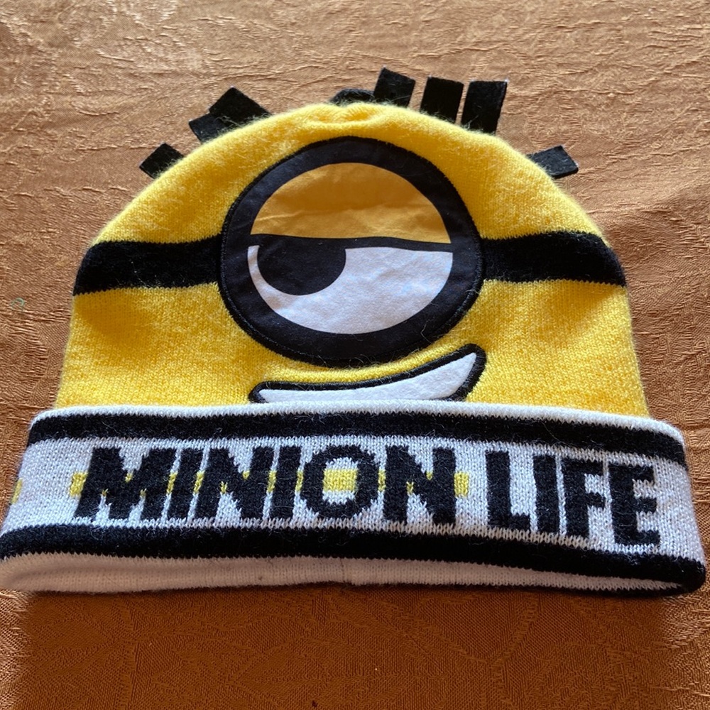 Minnons hat.